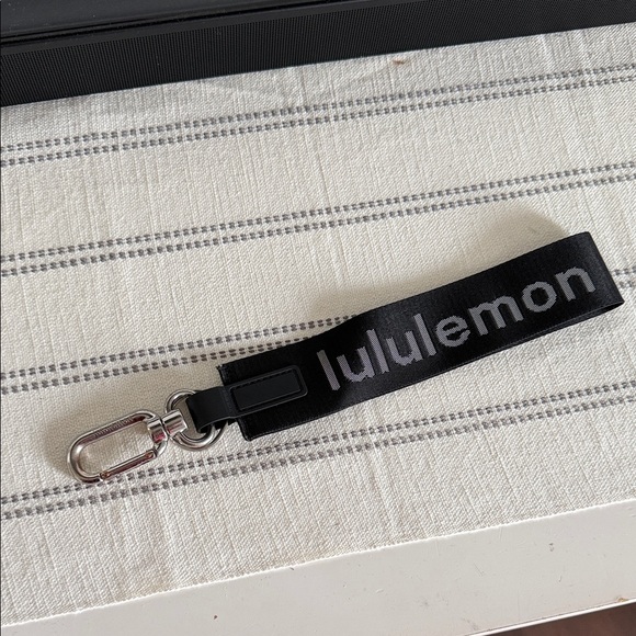 Lululemon Black Logo Keychain - Picture 2 of 3